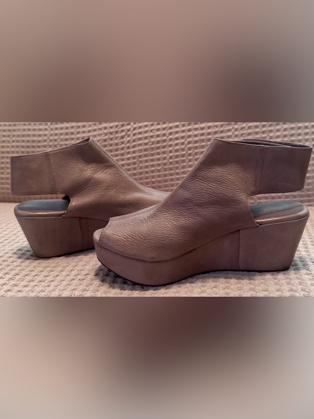 Chocolate Blu LeatherWedge - Taupe       Size 9.5 - Picture 2 of 8